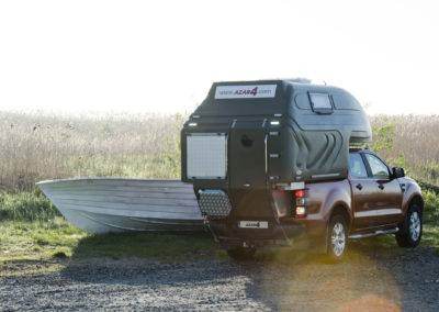 AZAR4 - kamper pick up kapsuła parking 400x284 - How to create a functional camper with a pickup truck?