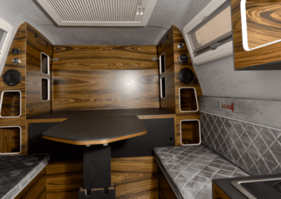 AZAR4 - wnetrze1 400x284 - Pickup camper - use it in different way!